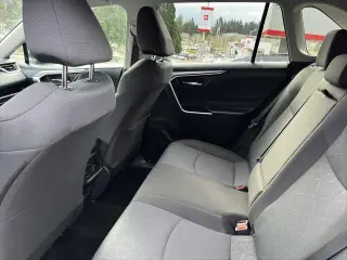 Toyota RAV4 2025 AWD XLE 4dr SUV