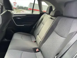 Toyota RAV4 2025 AWD XLE 4dr SUV