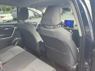 Toyota RAV4 2025 AWD XLE 4dr SUV