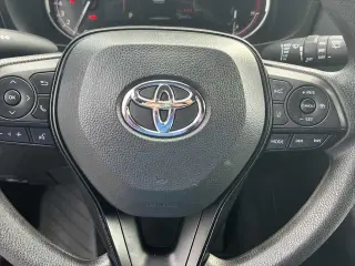 Toyota RAV4 2025 AWD XLE 4dr SUV