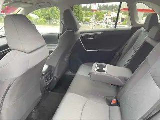 Toyota RAV4 2025 AWD XLE 4dr SUV