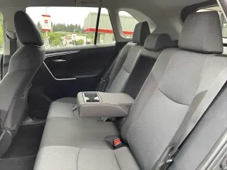 Toyota RAV4 2025 AWD XLE 4dr SUV