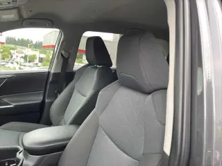 Toyota RAV4 2025 AWD XLE 4dr SUV