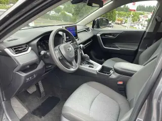 Toyota RAV4 2025 AWD XLE 4dr SUV