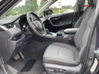 Toyota RAV4 2025 AWD XLE 4dr SUV