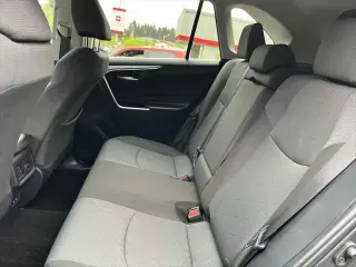 Toyota RAV4 2025 AWD XLE 4dr SUV
