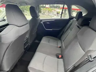 Toyota RAV4 2025 AWD XLE 4dr SUV
