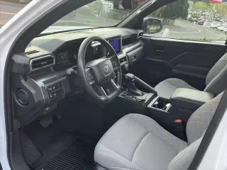 Toyota Tacoma 2024 4x4 SR5 4dr Double Cab 6.1 ft LB