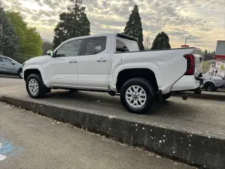 Toyota Tacoma 2024 4x4 SR5 4dr Double Cab 6.1 ft LB