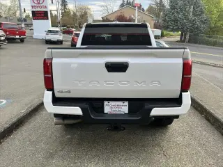 Toyota Tacoma 2024 4x4 SR5 4dr Double Cab 6.1 ft LB