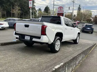 Toyota Tacoma 2024 4x4 SR5 4dr Double Cab 6.1 ft LB
