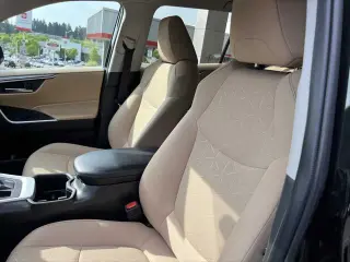 Toyota RAV4 2024 AWD XLE 4dr SUV
