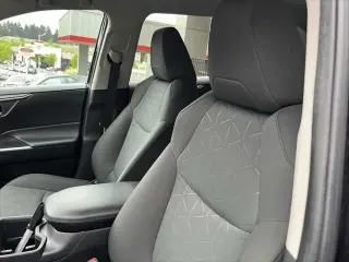 Toyota RAV4 2024 AWD XLE 4dr SUV