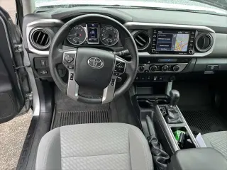 Toyota Tacoma 2023 4x4 SR5 V6 4dr Double Cab 6.1 ft LB