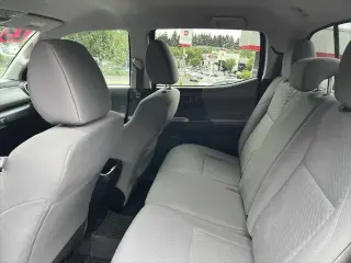 Toyota Tacoma 2023 4x4 SR5 V6 4dr Double Cab 6.1 ft LB