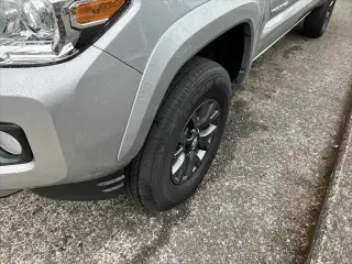 Toyota Tacoma 2023 4x4 SR5 V6 4dr Double Cab 6.1 ft LB