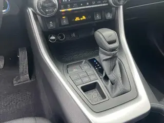 Toyota RAV4 2025 AWD XLE 4dr SUV