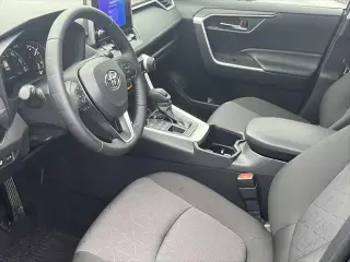 Toyota RAV4 2025 AWD XLE 4dr SUV