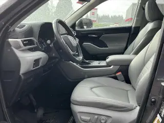 Toyota Highlander Hybrid 2023 AWD XLE 4dr SUV