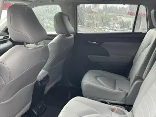 Toyota Highlander Hybrid 2023 AWD XLE 4dr SUV