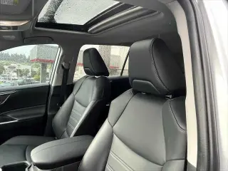 Toyota RAV4 2024 AWD XLE Premium 4dr SUV
