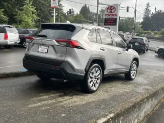 Toyota RAV4 2024 AWD XLE Premium 4dr SUV