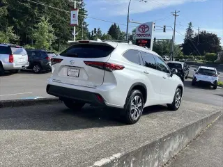 Toyota Highlander 2022 AWD XLE 4dr SUV