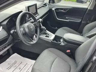Toyota RAV4 2024 AWD XLE 4dr SUV
