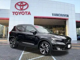 Volvo XC40 2024 AWD B5 Plus Dark Theme 4dr SUV