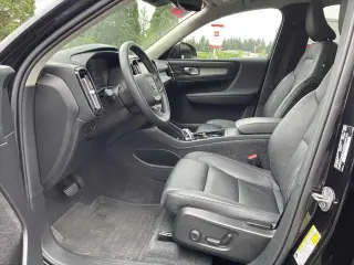 Volvo XC40 2024 AWD B5 Plus Dark Theme 4dr SUV
