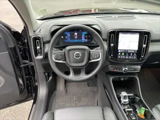 Volvo XC40 2024 AWD B5 Plus Dark Theme 4dr SUV
