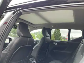 Volvo XC40 2024 AWD B5 Plus Dark Theme 4dr SUV