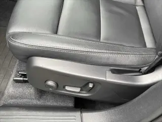 Volvo XC40 2024 AWD B5 Plus Dark Theme 4dr SUV