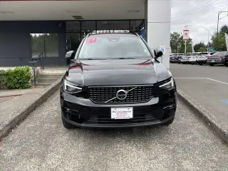 Volvo XC40 2024 AWD B5 Plus Dark Theme 4dr SUV