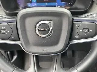 Volvo XC40 2024 AWD B5 Plus Dark Theme 4dr SUV