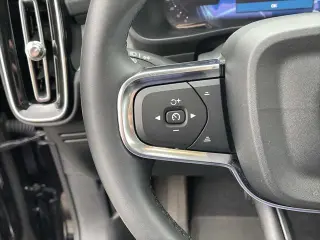 Volvo XC40 2024 AWD B5 Plus Dark Theme 4dr SUV
