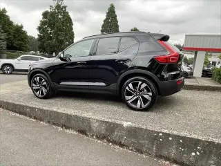 Volvo XC40 2024 AWD B5 Plus Dark Theme 4dr SUV