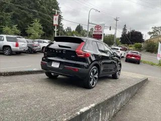 Volvo XC40 2024 AWD B5 Plus Dark Theme 4dr SUV