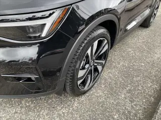 Volvo XC40 2024 AWD B5 Plus Dark Theme 4dr SUV