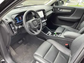 Volvo XC40 2024 AWD B5 Plus Dark Theme 4dr SUV