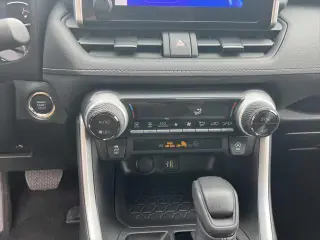 Toyota RAV4 2025 AWD XLE 4dr SUV
