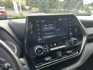 Toyota Highlander Hybrid 2021 AWD LE 4dr SUV