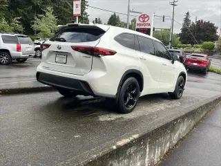 Toyota Highlander Hybrid 2021 AWD LE 4dr SUV