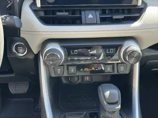 Toyota RAV4 2023 AWD XLE 4dr SUV