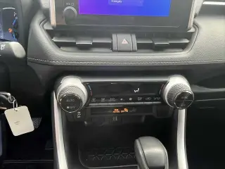Toyota RAV4 Hybrid 2024 AWD LE 4dr SUV