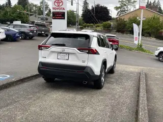 Toyota RAV4 2024 AWD XLE 4dr SUV