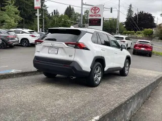 Toyota RAV4 2024 AWD XLE 4dr SUV