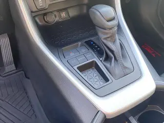Toyota RAV4 2025 XLE 4dr SUV