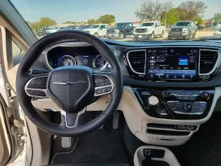 Chrysler Pacifica 2024 Touring L 4dr Mini-Van