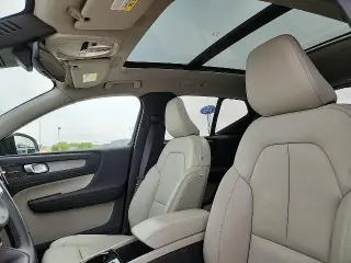 Volvo XC40 2023 B4 Ultimate Dark Theme 4dr SUV